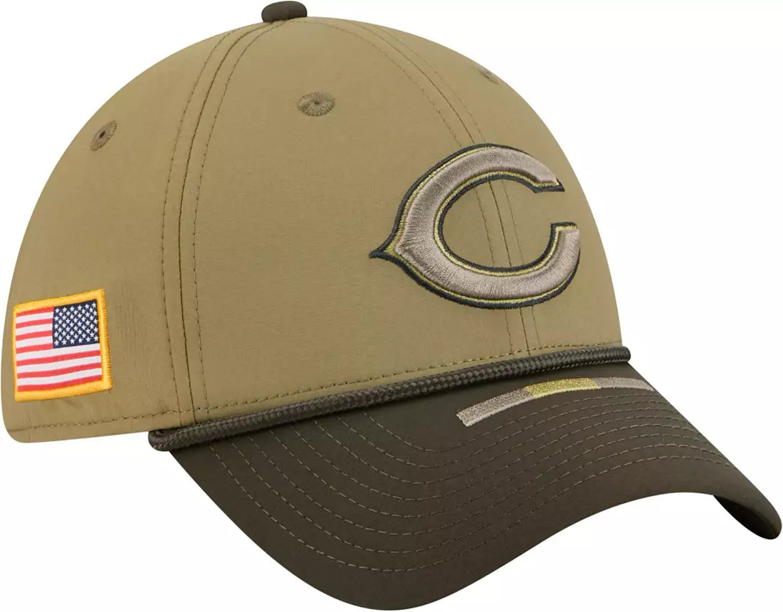 New Era Green Chicago Bears 2025 Salute to Service 39THIRTY Flex Hat-C Logo for Men product image 1, provided for visual