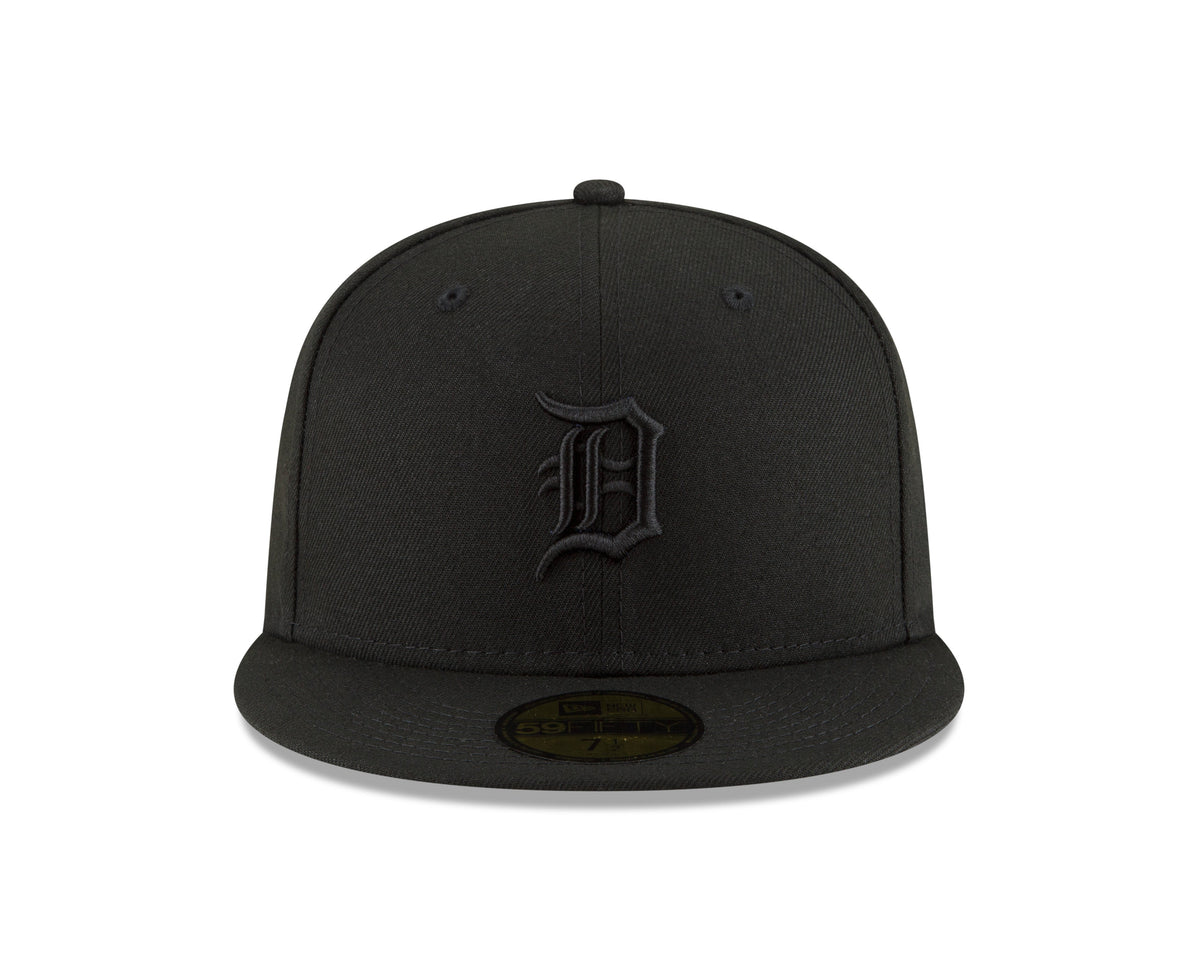 Detroit Tigers New Era Tonal Black On Black 59FIFTY Fitted Hat for Men product image 2, provided for visual reference and