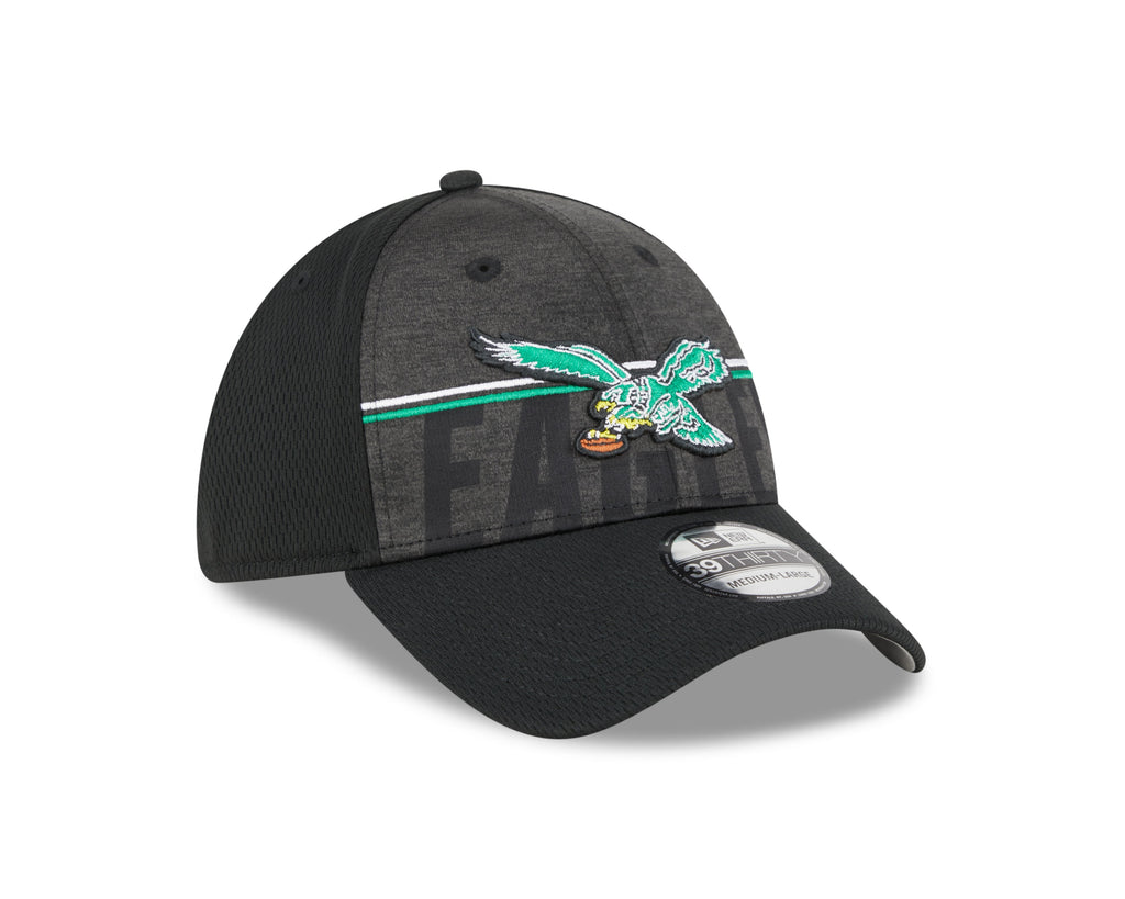 Philadelphia Eagles New Era NFL 2023 Training Camp Black Throwback Logo 39THIRTY Flex Fit Hat for Men product image 3,