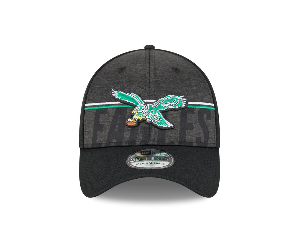 Philadelphia Eagles New Era NFL 2023 Training Camp Black Throwback Logo 39THIRTY Flex Fit Hat for Men product image 2,