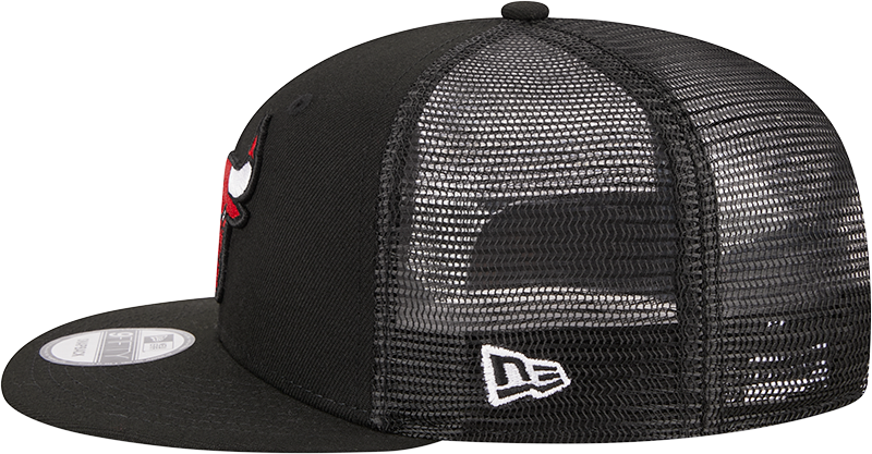 Chicago Bulls New Era Black 9FIFTY Trucker Snapback Hat product image 4, provided for visual reference and product detail