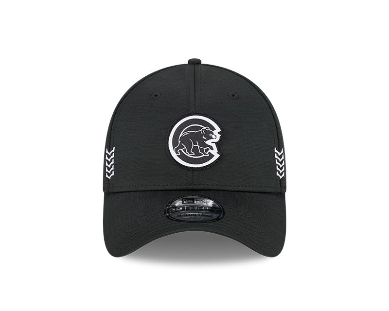 Chicago Cubs New Era Black Walking Bear 2024 Clubhouse 39THIRTY Flex Fit Hat for Men product image 3, provided for visual