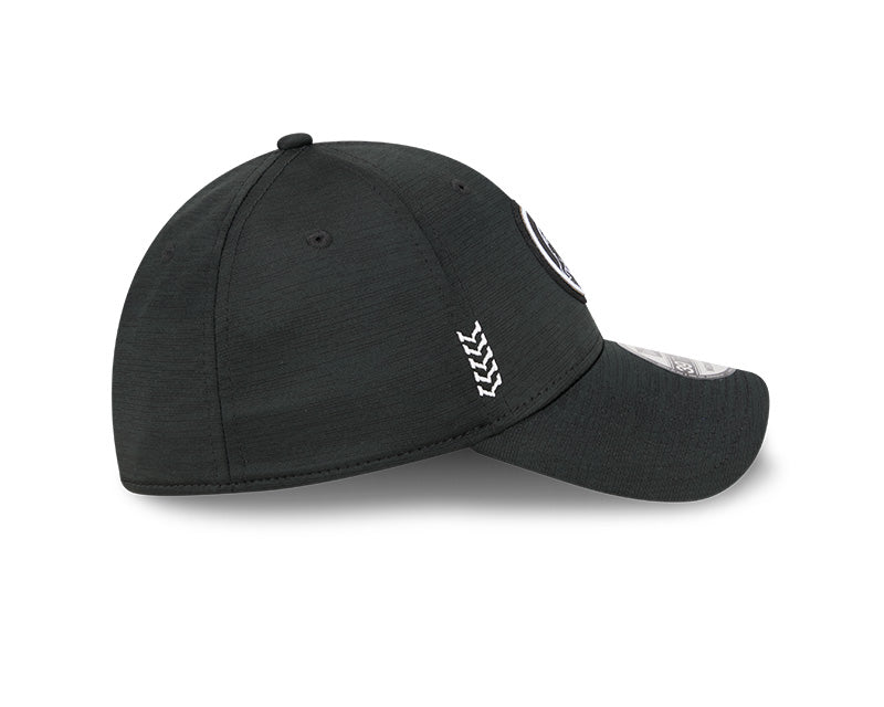 Chicago Cubs New Era Black Walking Bear 2024 Clubhouse 39THIRTY Flex Fit Hat for Men product image 6, provided for visual
