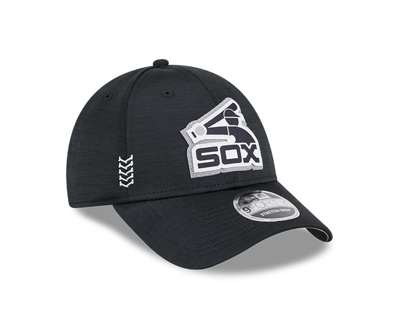 Chicago White Sox New Era Black 2024 Clubhouse 9FORTY Adjustable Hat for Men product image 3, provided for visual reference