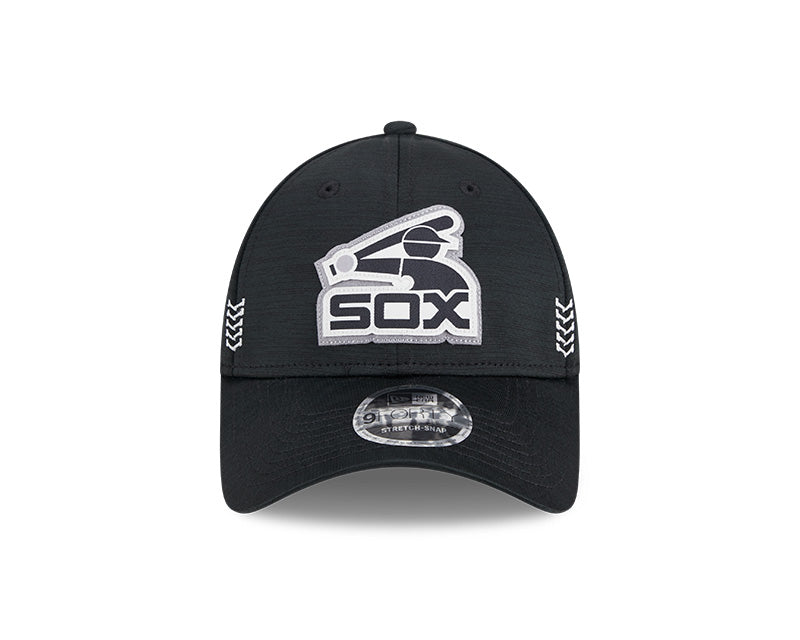 Chicago White Sox New Era Black 2024 Clubhouse 9FORTY Adjustable Hat for Men product image 2, provided for visual reference