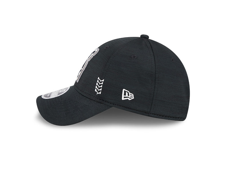 Chicago White Sox New Era Black 2024 Clubhouse 9FORTY Adjustable Hat for Men product image 4, provided for visual reference
