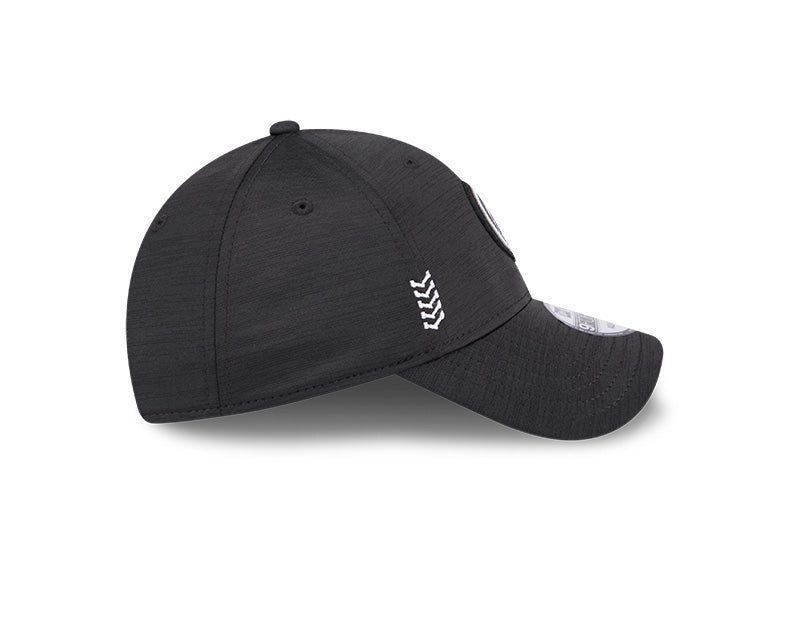 Chicago Cubs New Era Black 2024 Clubhouse Alternate 9FORTY Adjustable Hat for Men product image 5, provided for visual