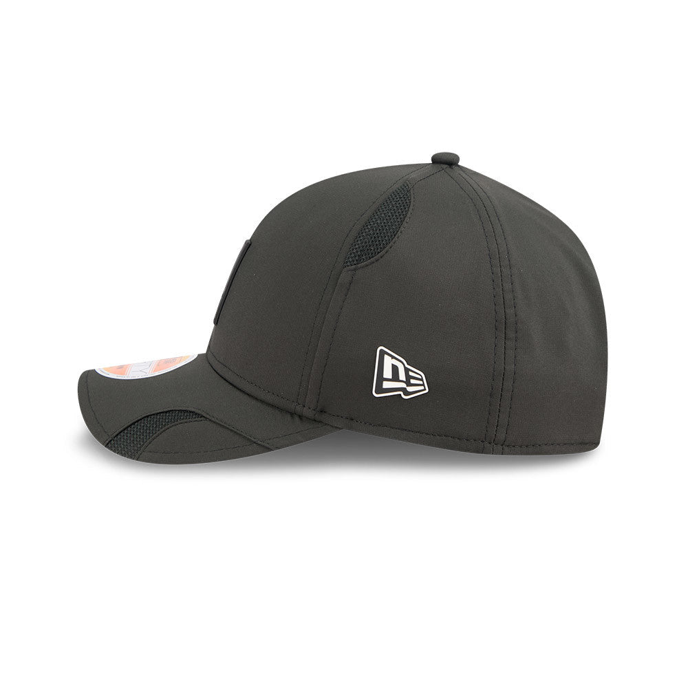 Las Vegas Raiders New Era Black 2025 NFL Primary Logo Sideline Heat 9FORTY M-Crown Adjustable Hat for Men product image 5,