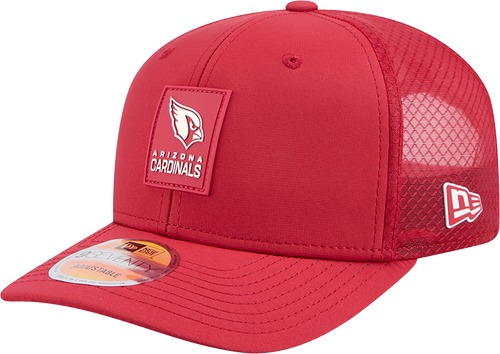 Arizona Cardinals New Era Red 2025 Sideline 9SEVENTY Trucker Adjustable Hat for Men product image 1, provided for visual