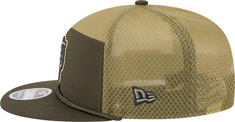 Chicago Bears New Era Green 2025 Salute To Service Sideline Split Panel 9FIFTY Snapback Trucker Hat for Men product image 4,
