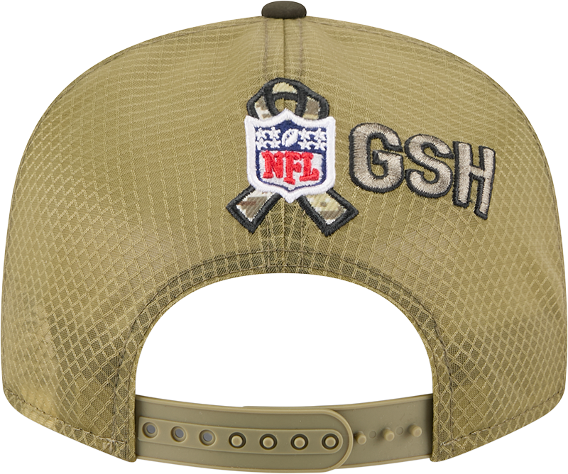 Chicago Bears New Era Green 2025 Salute To Service Sideline Split Panel 9FIFTY Snapback Trucker Hat for Men product image 6,