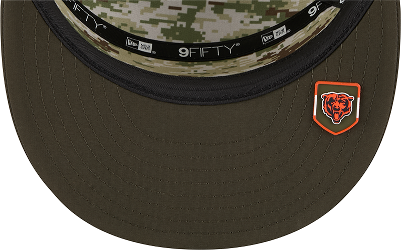 Chicago Bears New Era Green 2025 Salute To Service Sideline Split Panel 9FIFTY Snapback Trucker Hat for Men product image 7,
