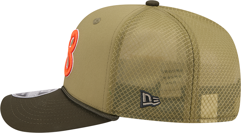 Chicago Bears New Era Green B 2025 Salute To Service Sideline 9SEVENTY Trucker Adjustable Hat for Men product image 4,
