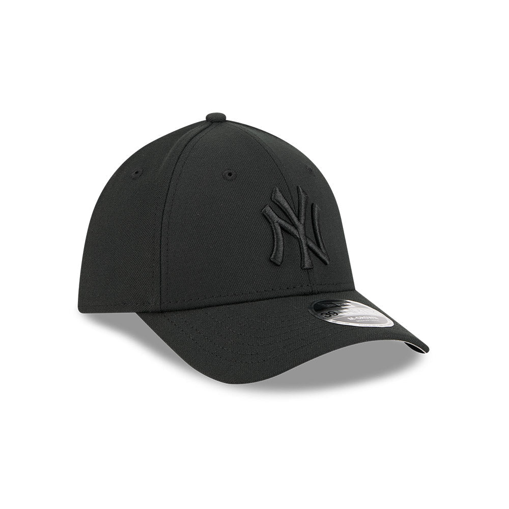 New York Yankees M-Crown 39Thirty Tonal Black Flex Fit Hat product image 3, provided for visual reference and product detail