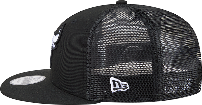 Chicago Bulls New Era Black & White 9FIFTY Trucker Snapback Hat product image 4, provided for visual reference and product