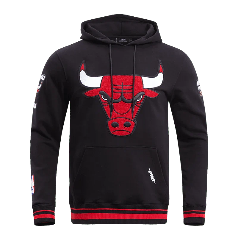 Chicago Bulls Pro Standard Retro Classic Black Hoodie for Men product image 2, provided for visual reference and product