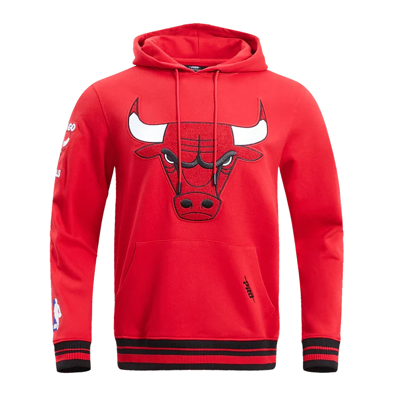 Chicago Bulls Pro Standard Retro Classic Red Hoodie for Men product image 2, provided for visual reference and product