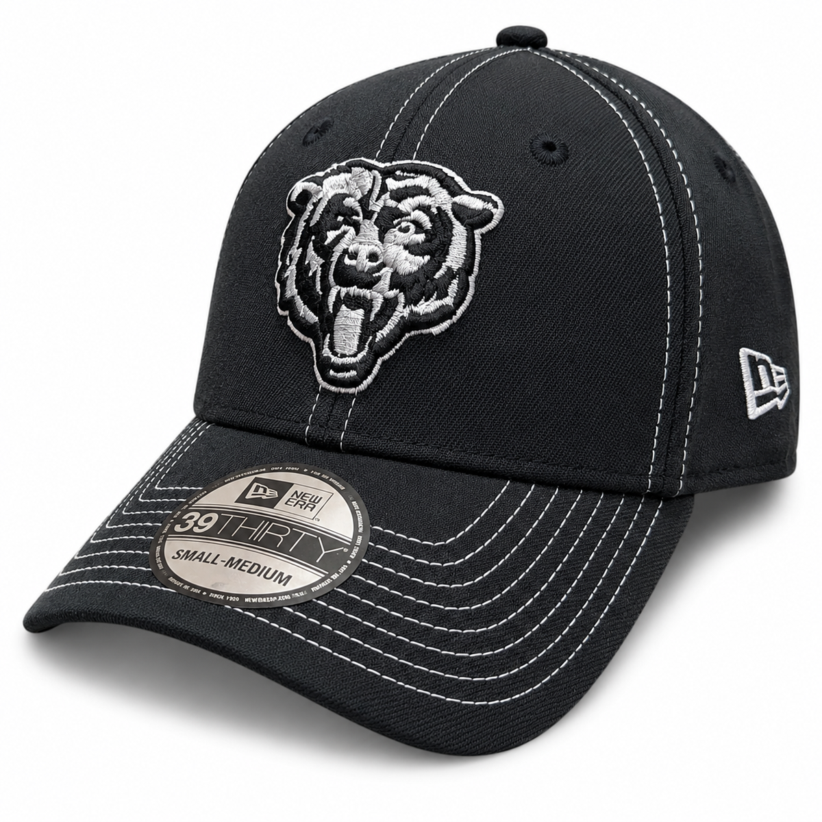 Chicago Bears New Era Black and White 39THIRTY Flex Hat product image 1, provided for visual reference and product detail