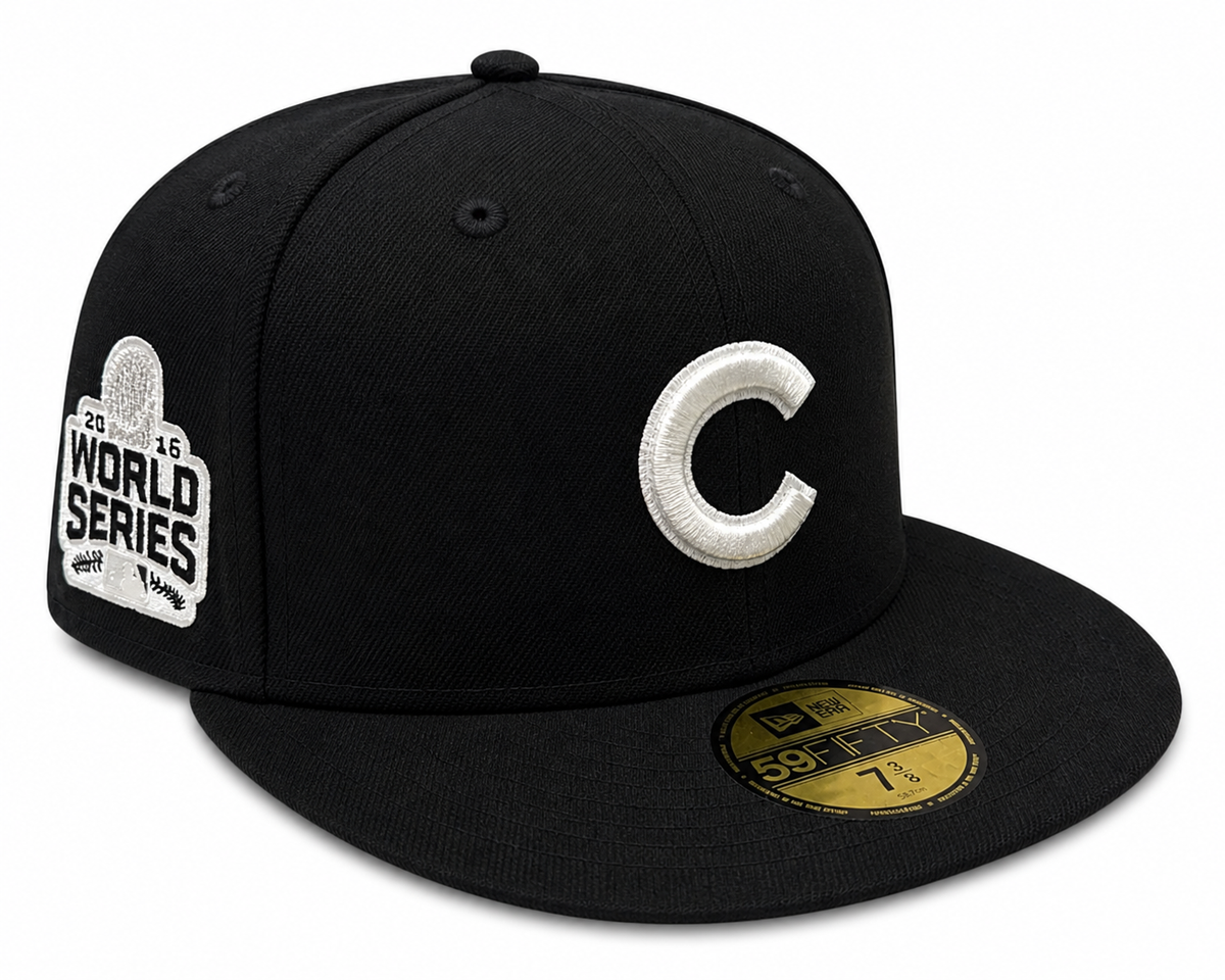 Chicago Cubs Black/Platinum New Era 59FIFTY Fitted Hat product image 1, provided for visual reference and product detail