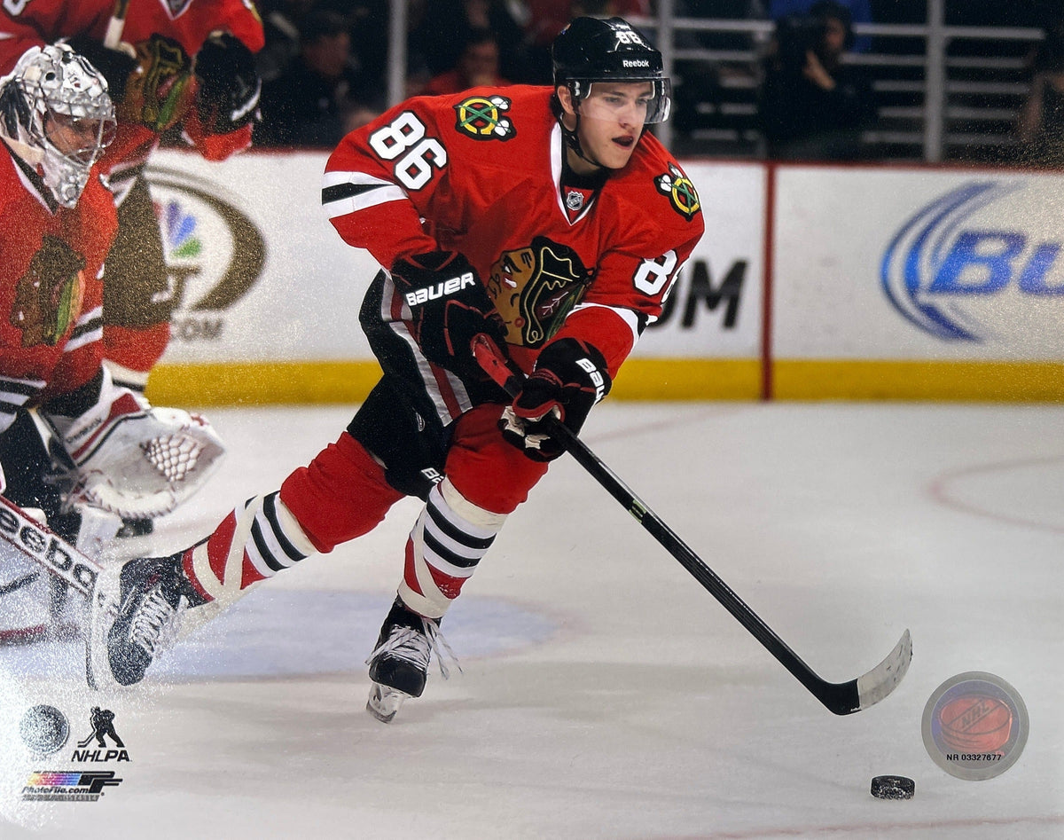 Teuvo Teräväinen Stick Handling Chicago Blackhawks Action Photo (8X10) product image 1, provided for visual reference and