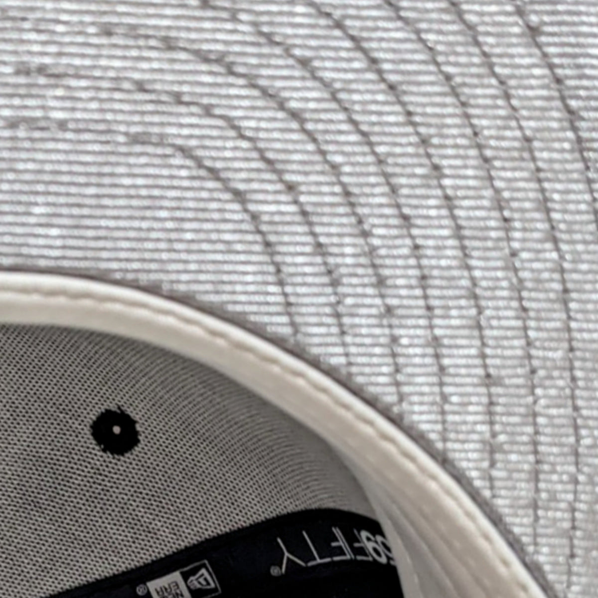 Chicago Cubs Black/Platinum New Era 59FIFTY Fitted Hat product image 7, provided for visual reference and product detail