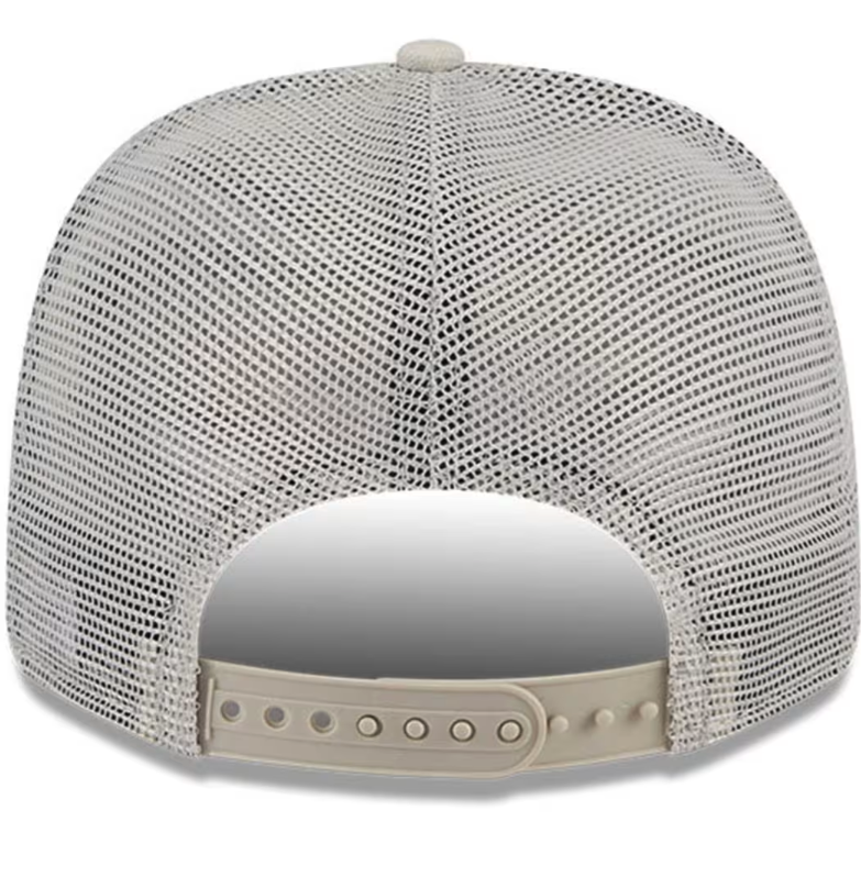 Chicago Bears New Era Cream 9SEVENTY Trucker Adjustable Hat product image 4, provided for visual reference and product