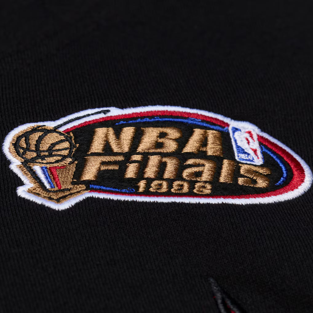 Chicago Bulls Mitchell & Ness Black Playoff Win Lightweight Fleece Hoodie for Men product image 5, provided for visual