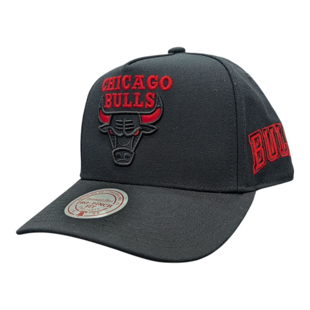 Chicago Bulls Mitchell & Ness NBA Legendary Black Away Pro Pinch Fit Snapback Hat product image 1, provided for visual